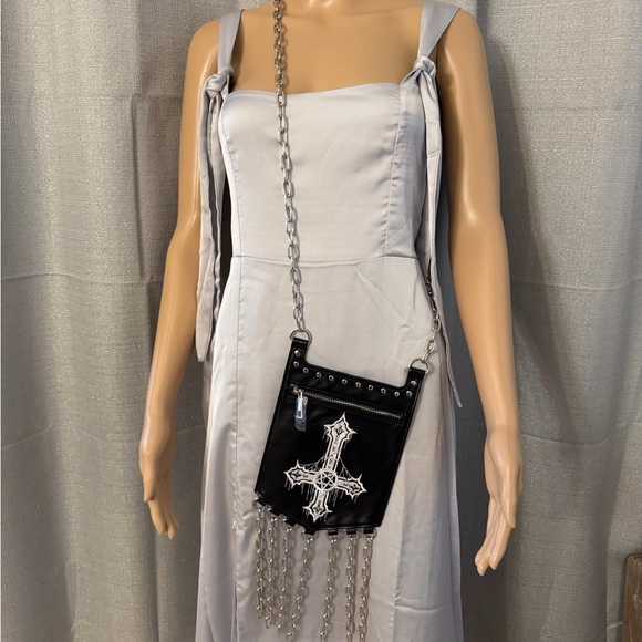 Black Crossbody Bag with Chain Detail - Picture 5 of 6